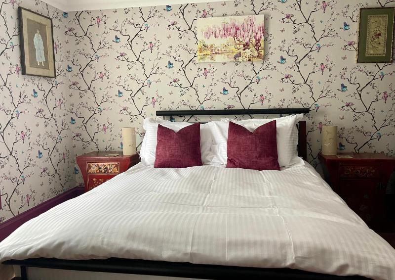 Standard Double Room image 3