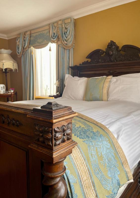 Deluxe Double Room with Bath image 4