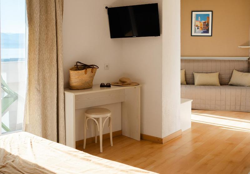 Suite with Sea View image 3