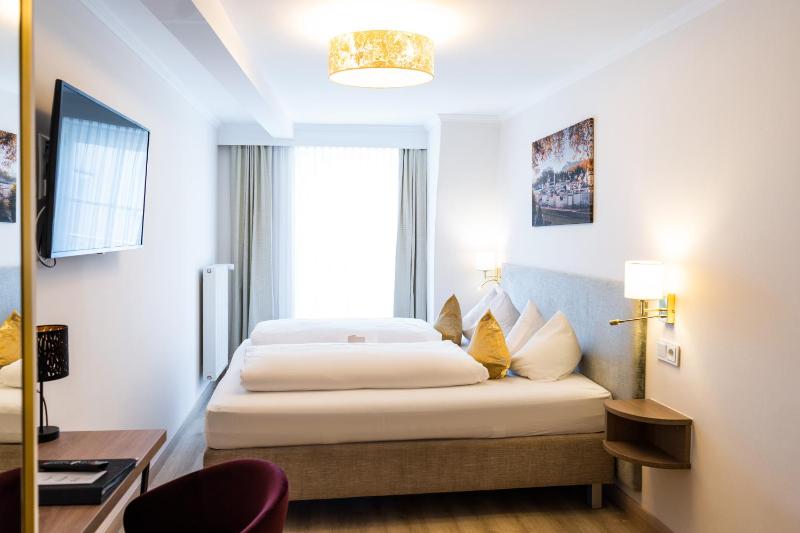 Premium Double Room image 3