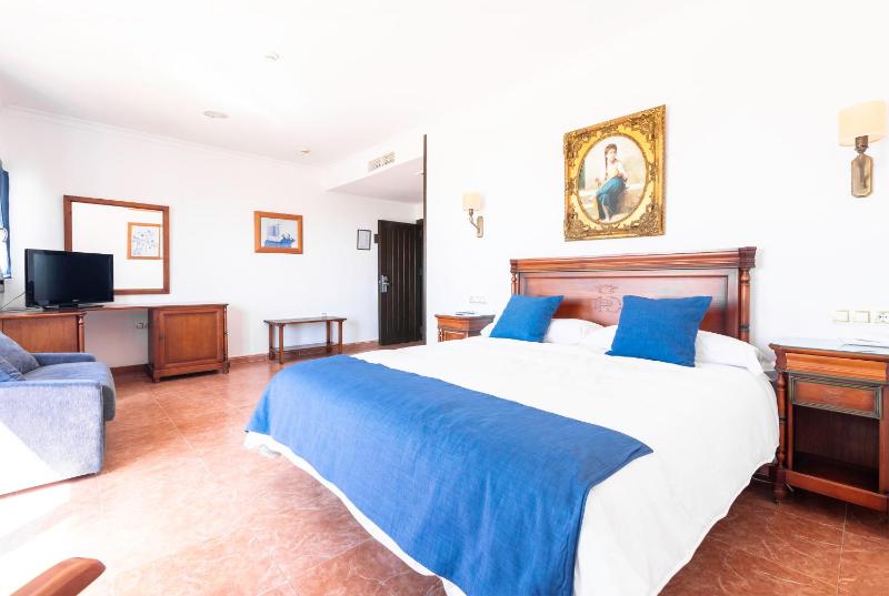 Junior Suite with Sea View image 3