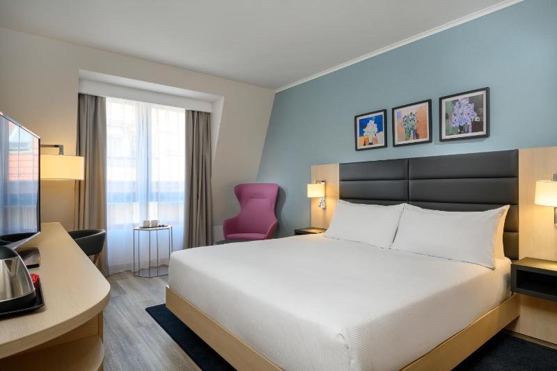 King Guest Room - Mobility Accessible image 4