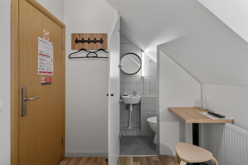 Economy Double Room with Private Bathroom image 4