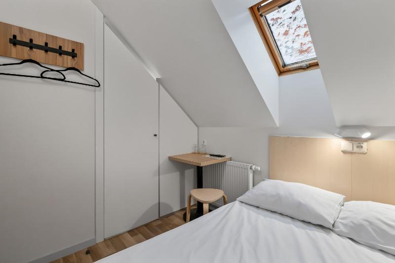 Economy Double Room with Private Bathroom image 3