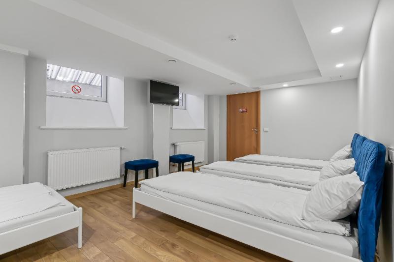 Superior Quadruple Room with Private Bathroom image 4