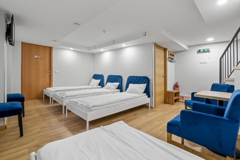 Superior Quadruple Room with Private Bathroom image 3