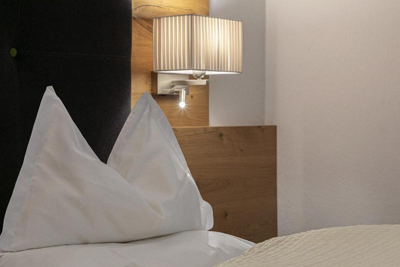 Double Room with Balcony image 3
