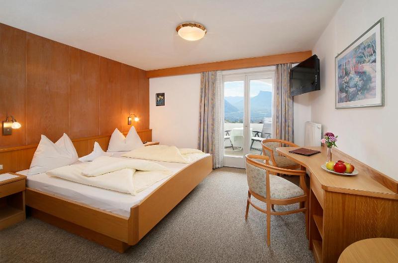 Double Room with Balcony image 1