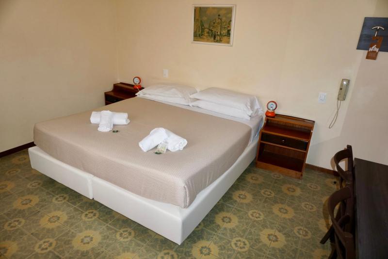 Double or Twin Room image 3