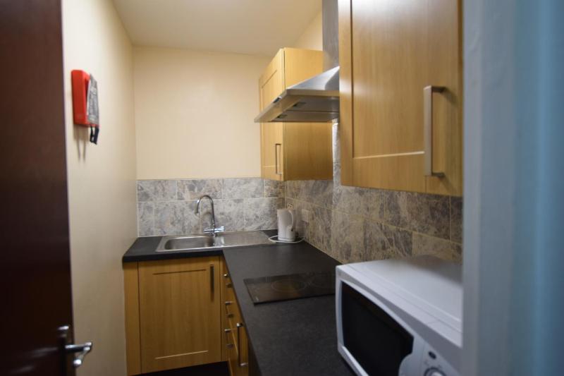 Single Room with Shared Bathroom image 4
