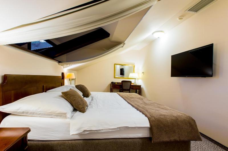 Superior Double Room image 4
