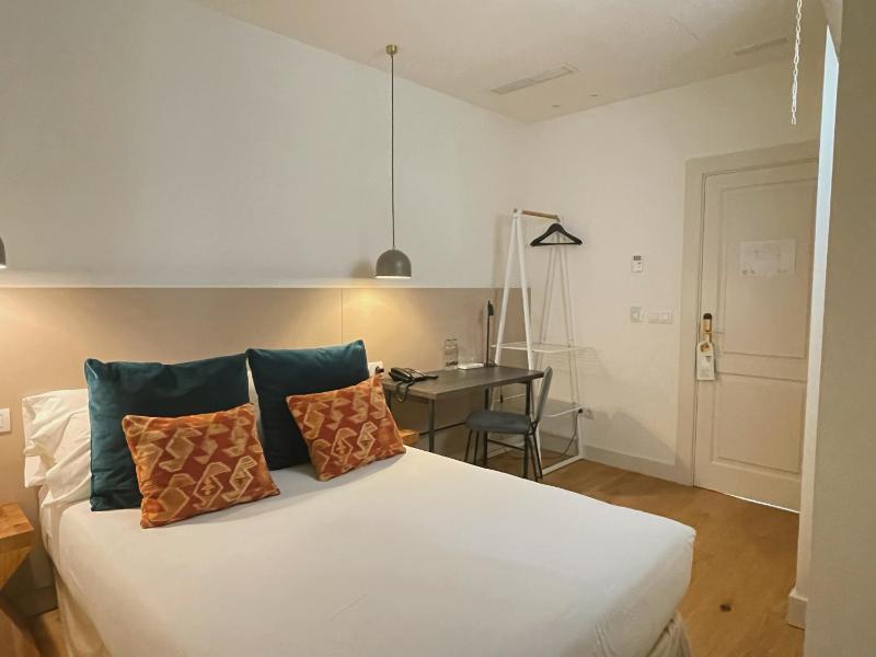 Single Classic Interior Room image 4