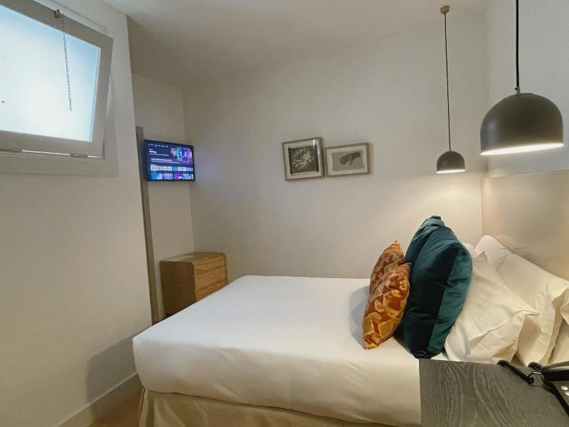 Single Classic Interior Room image 3