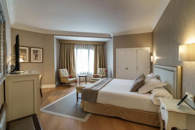 Double or Twin Room image 1