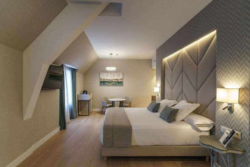 Superior Double or Twin Room image 1