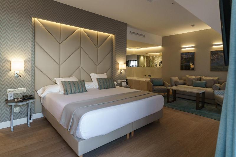 Superior Double or Twin Room image 3