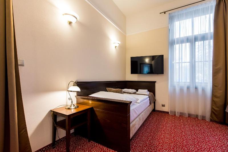 Standard Twin Room image 1