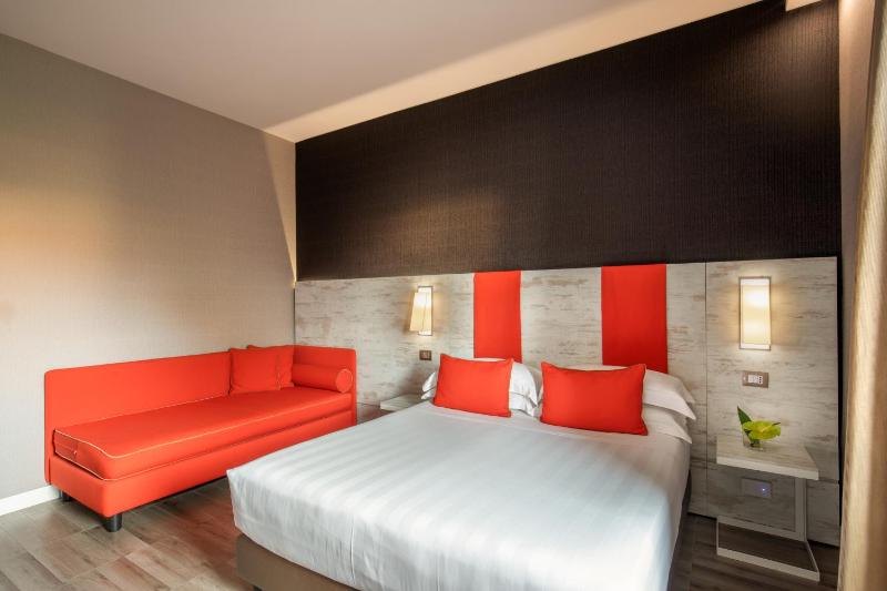 Deluxe Triple Room image 2