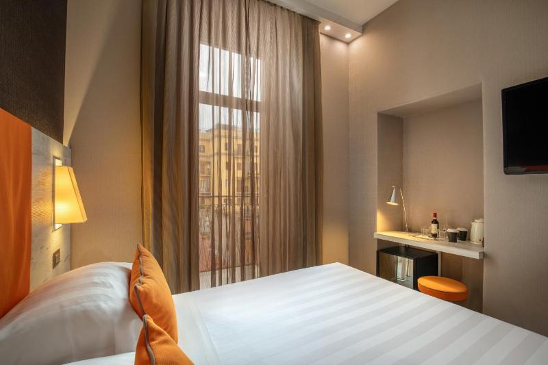 Basic Double Room image 4