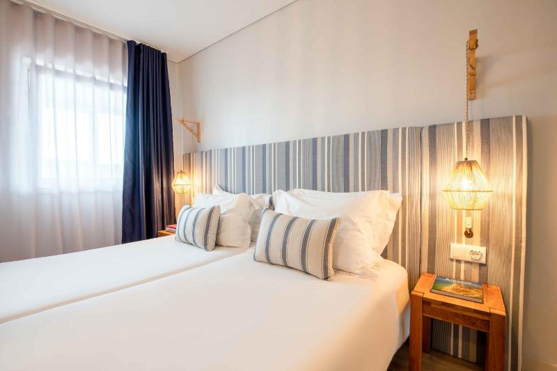 Twin Room image 1