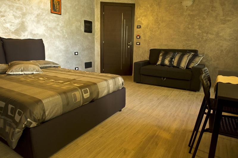 Studio Apartment image 2