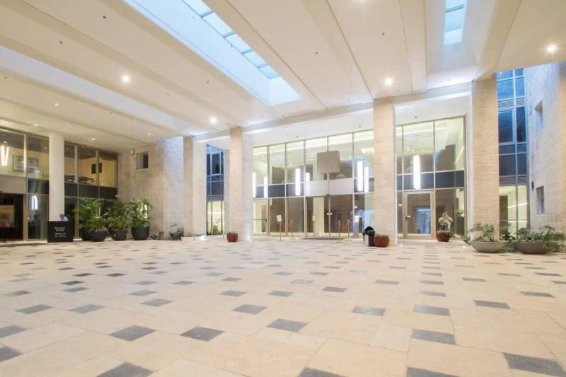 Luxurious 1BDR Terrace Parking in City Central - image 7