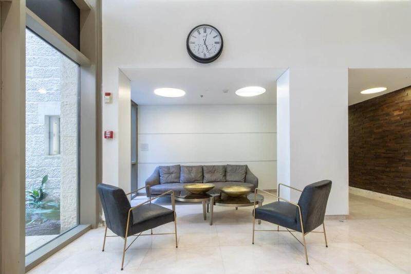 Luxurious 1BDR Terrace Parking in City Central - image 13