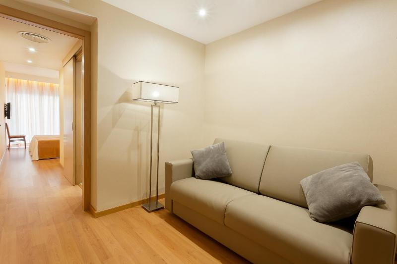 Family Room (3 Adults) image 3