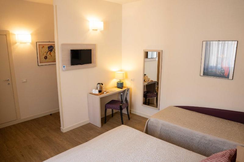 Triple Room image 3