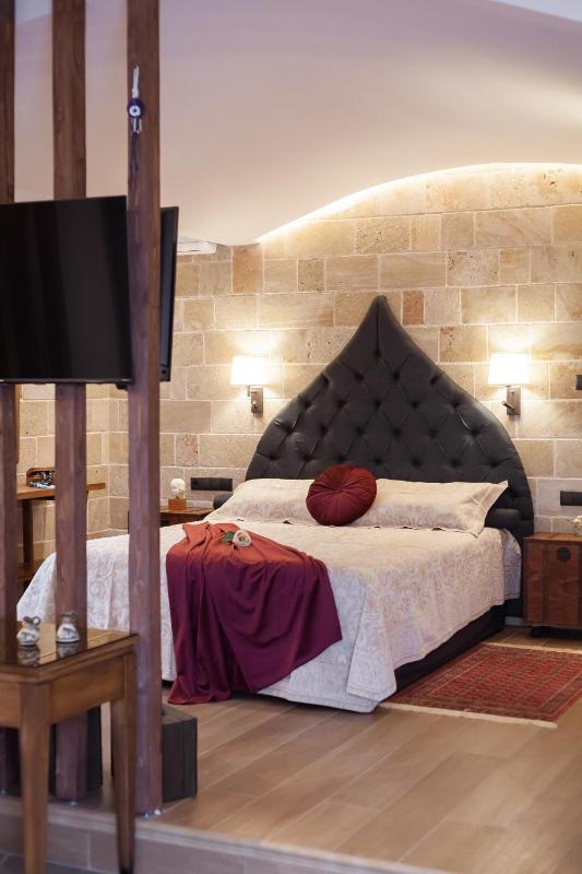 Utopia Luxury Suites - Old Town - image 15