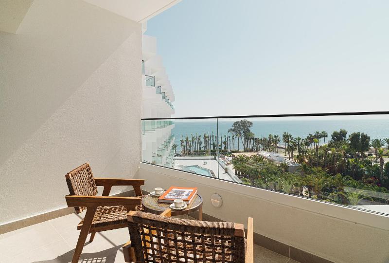Executive Junior Suite with Sea View  image 4