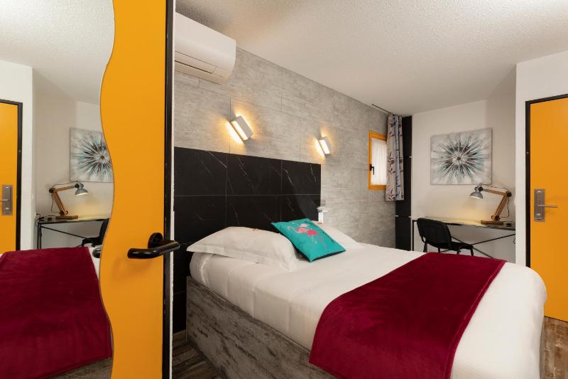 Double Room image 1