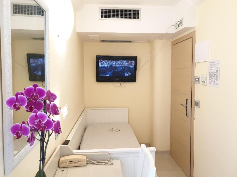 Hotel Mondial - image 35