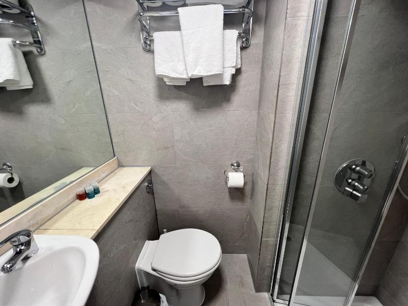 Double Room image 1