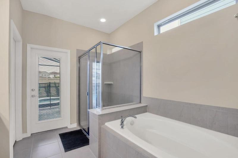 Exquisite Spacious and Close to Disney 6 BD Home #6WS483 - image 26