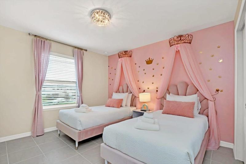 Exquisite Spacious and Close to Disney 6 BD Home #6WS483 - image 27