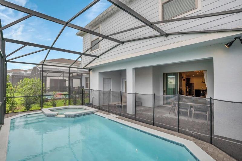 Exquisite Spacious and Close to Disney 6 BD Home #6WS483 - image 2