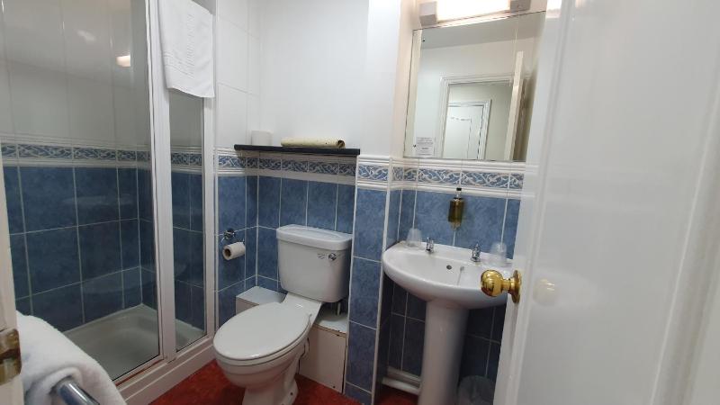 Single Room image 3