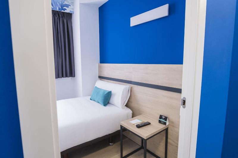 Single Room image 3