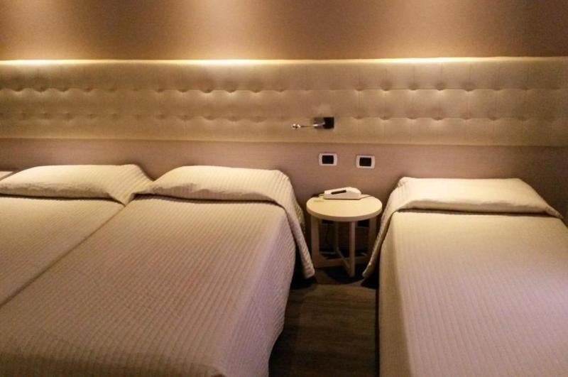 Deluxe Triple Room image 1