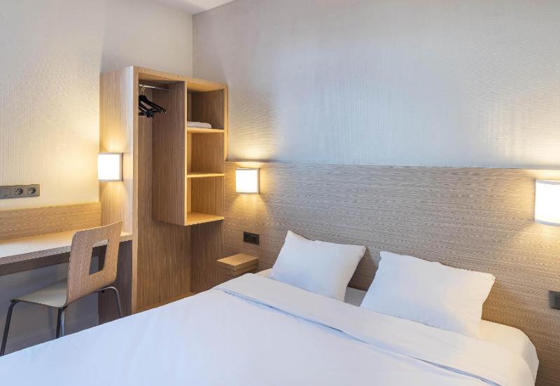 Double Room image 1