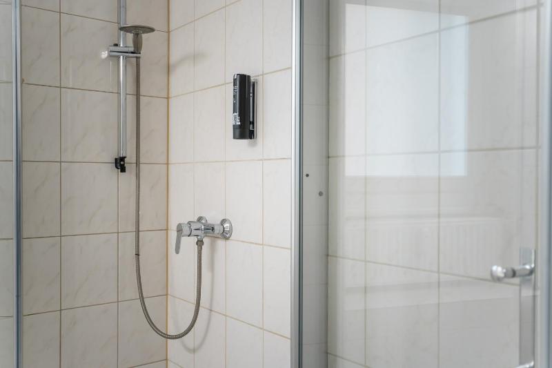 Spacious Family Apartment with 2 Bedrooms - image 3
