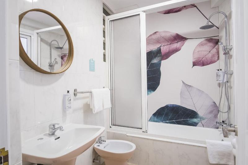 Double or Twin Room image 3