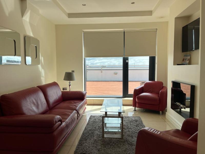 2-Bedroom Apartment - Sleeps 4 image 4
