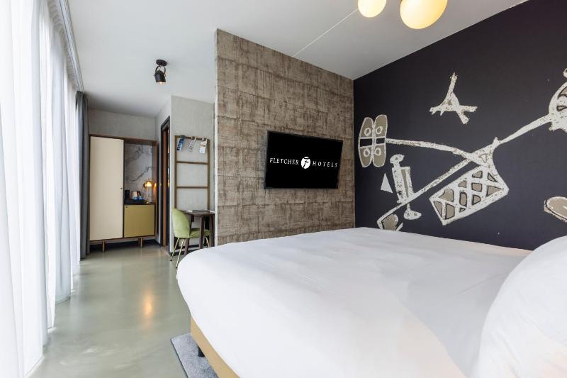 Double Room image 3