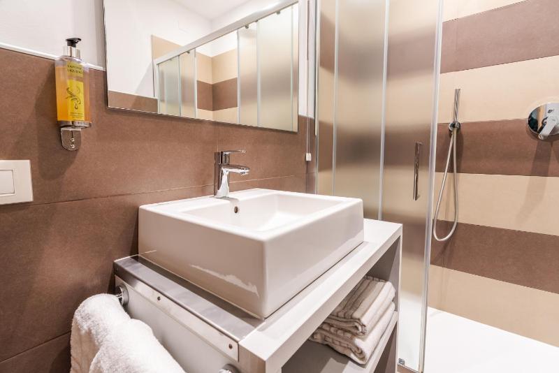 Double or Twin Room with Balcony image 3