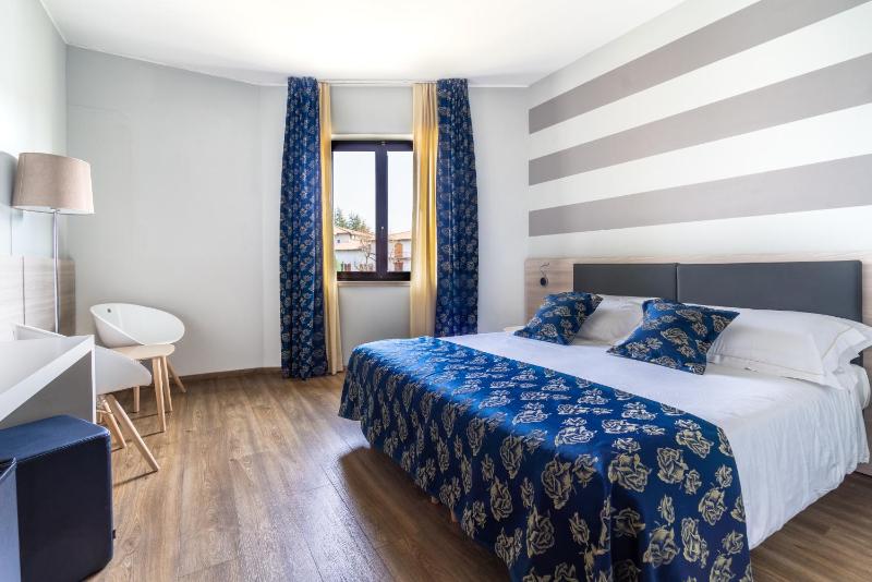 Double Room image 1