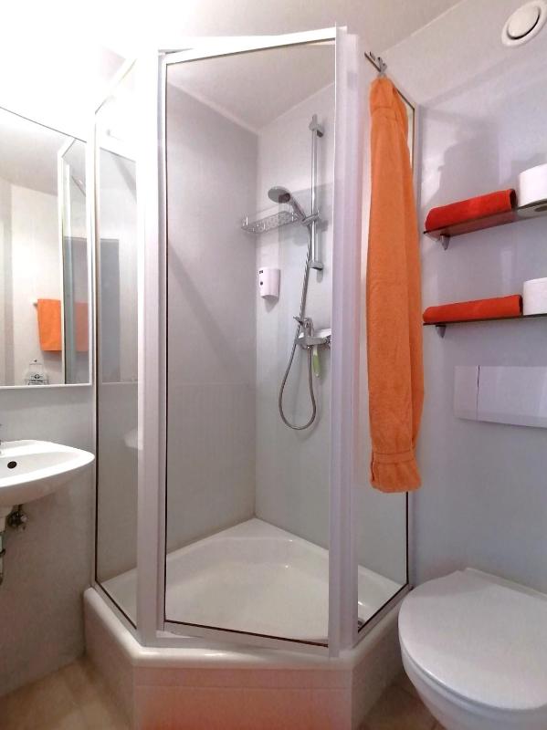 Double Room with connecting door image 3