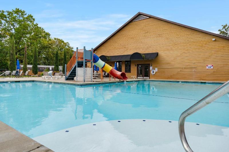Lake View Getaway Near SDC with Hot Tub Games Large Deck & Free Daily Activities - image 29