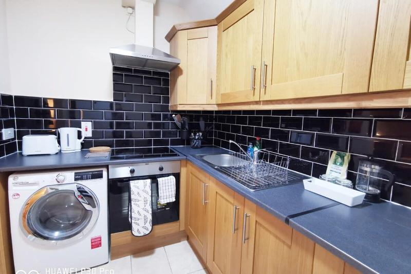 Very Central 1bed new refurbish - image 8